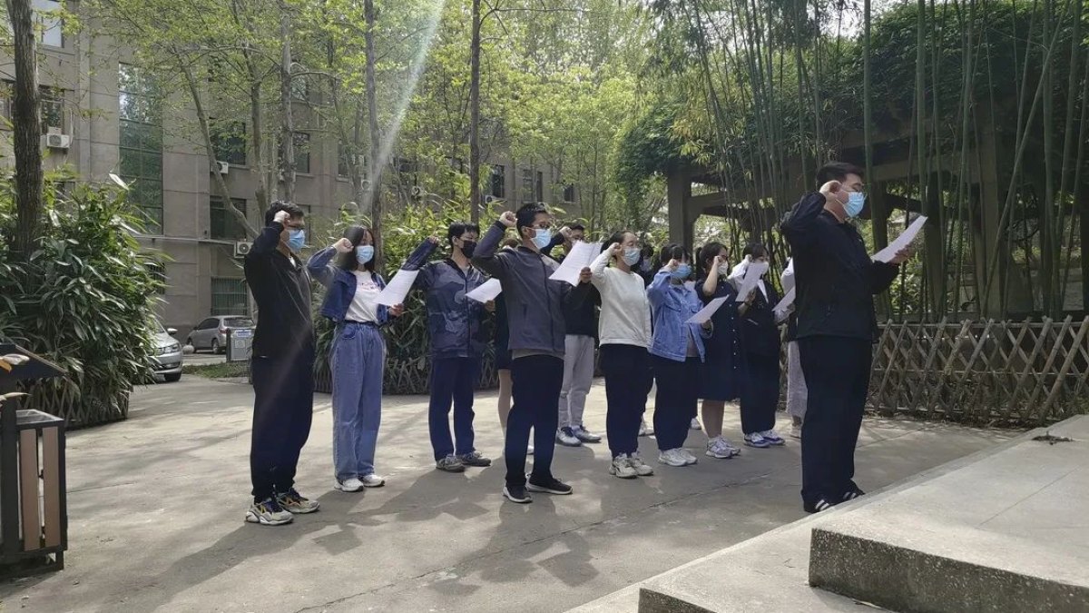 医学院线上线下同步开展“祭奠英雄先烈，传承奋斗精神”主题活动