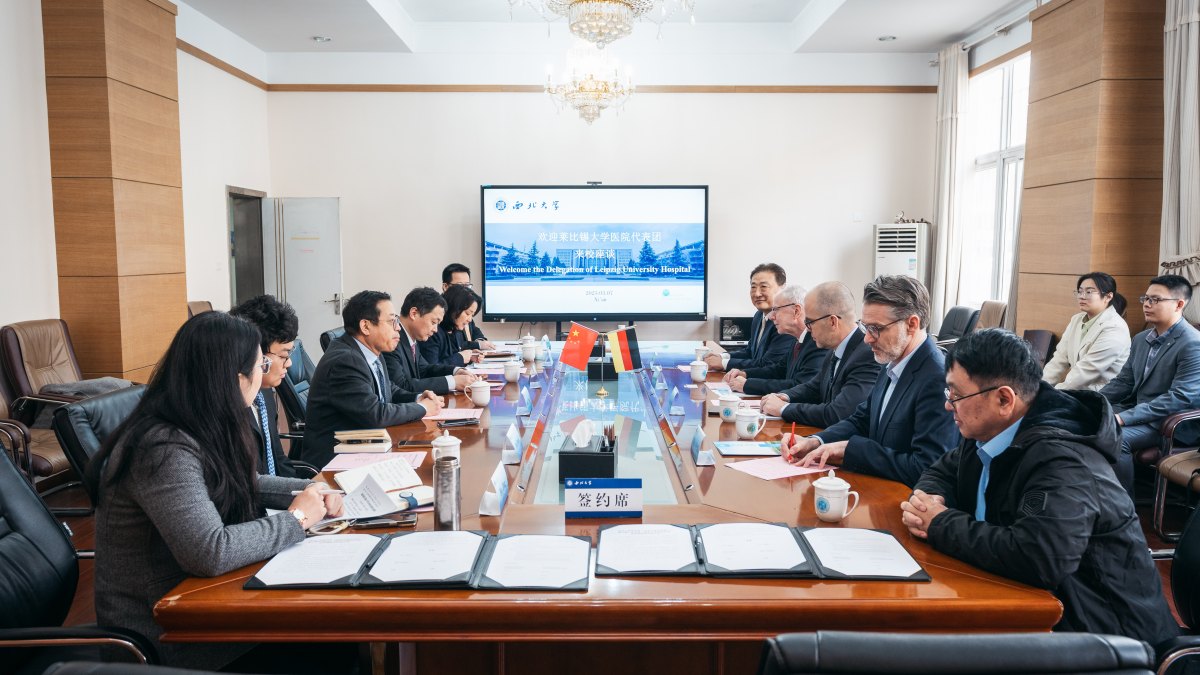 德国莱比锡大学医院与我校医学院签署合作备忘录