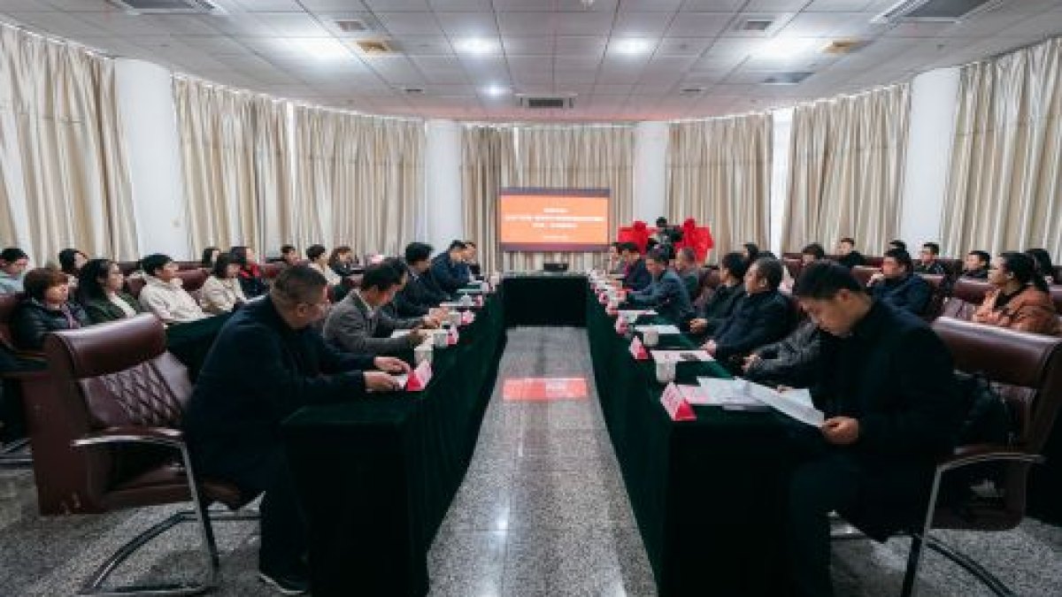 亚洲干细胞·海南新生泉国际细胞治疗医院董事长齐念民一行到访我校