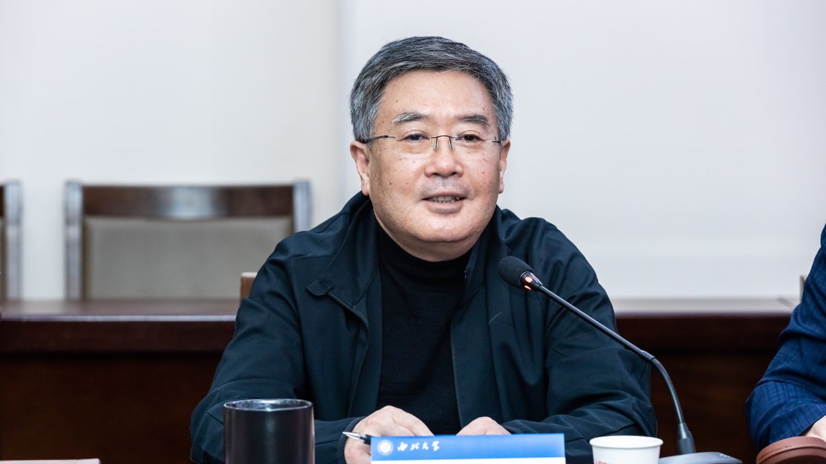 爱尔医疗集团总裁一行赴我校洽谈合作