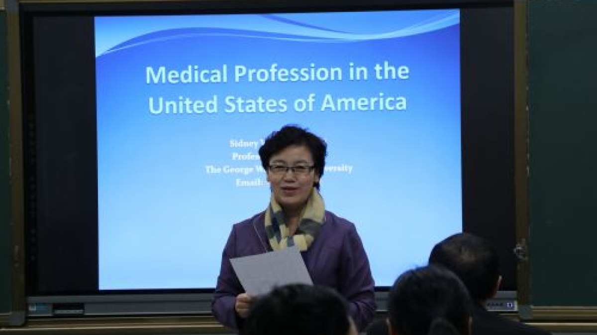 “美国医师的成长之路”——学院举办徐诵明医学讲堂第四讲学术报告