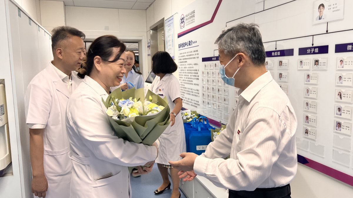 蒋林、孙庆伟赴附属医院慰问一线医务工作者