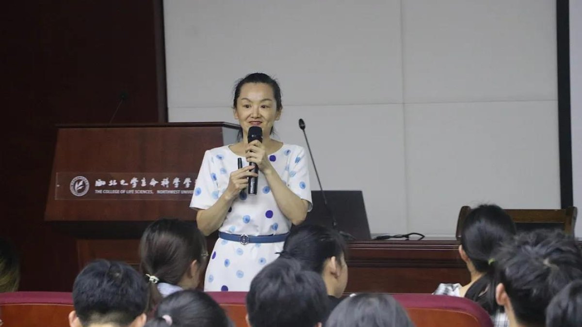 医心向党丨面向离退休教师，医诊服务进社区