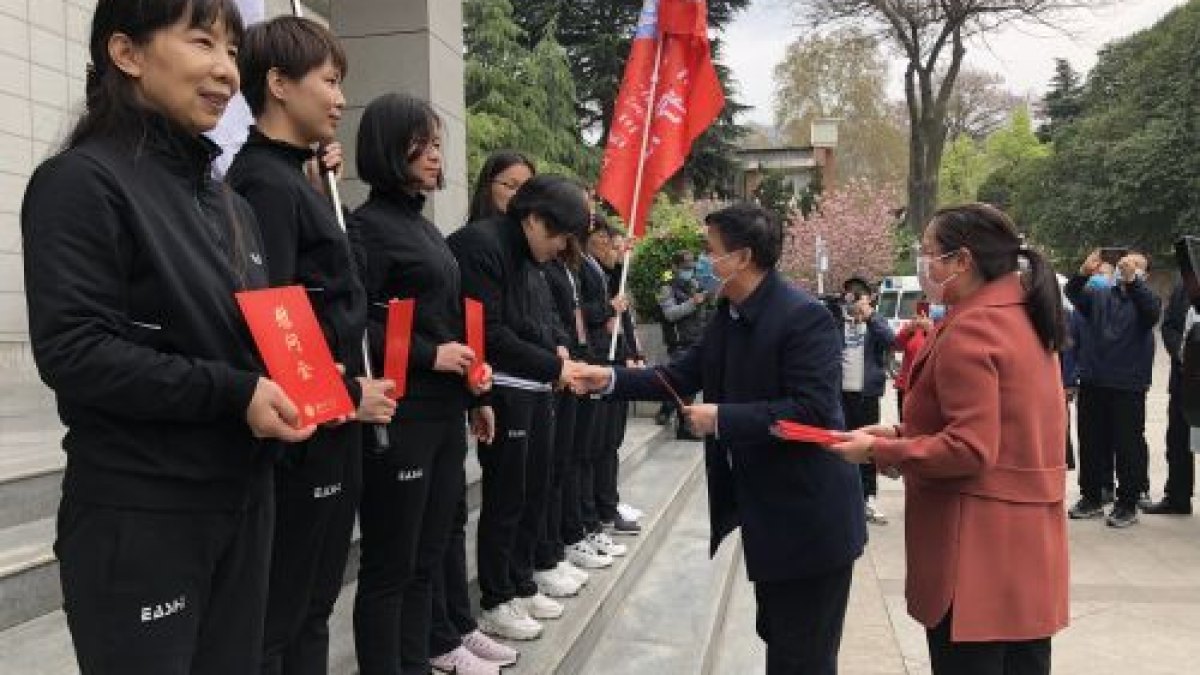 王亚杰一行看望慰问我校两所附属医院援鄂医疗队员