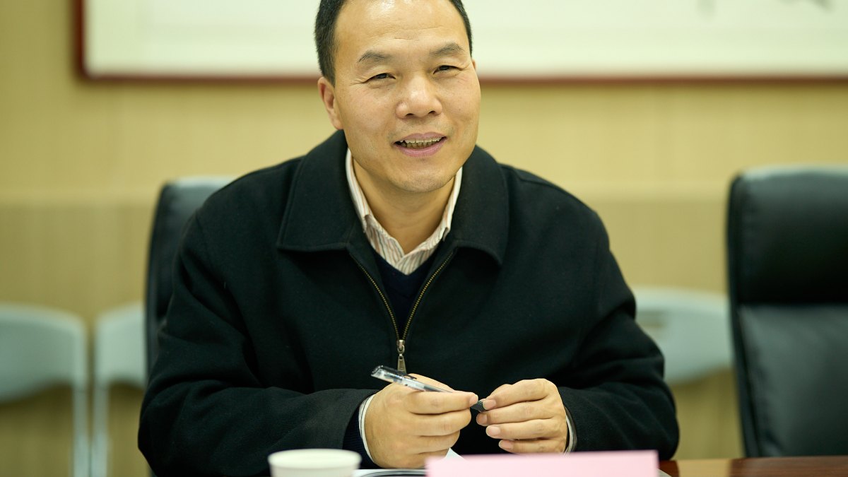 校党委副书记吕建荣一行来学部调研就业工作