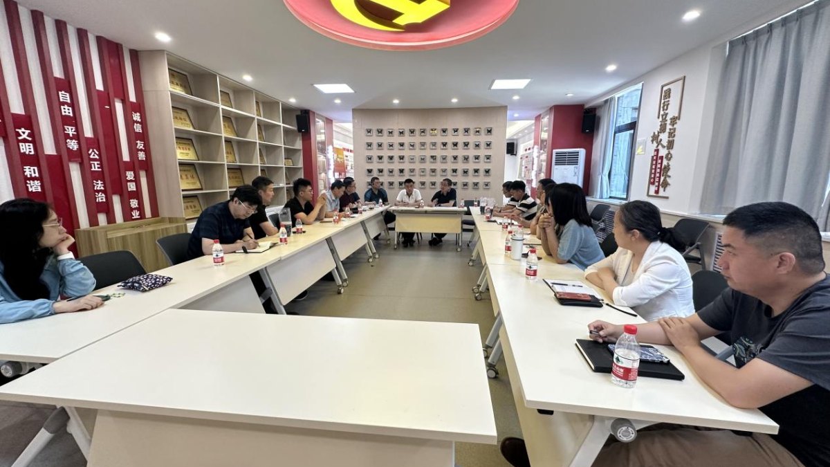 医学院召开教师座谈会