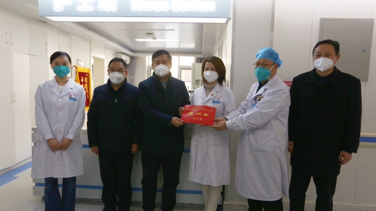 校领导慰问驻西安各附属医院一线医务人员