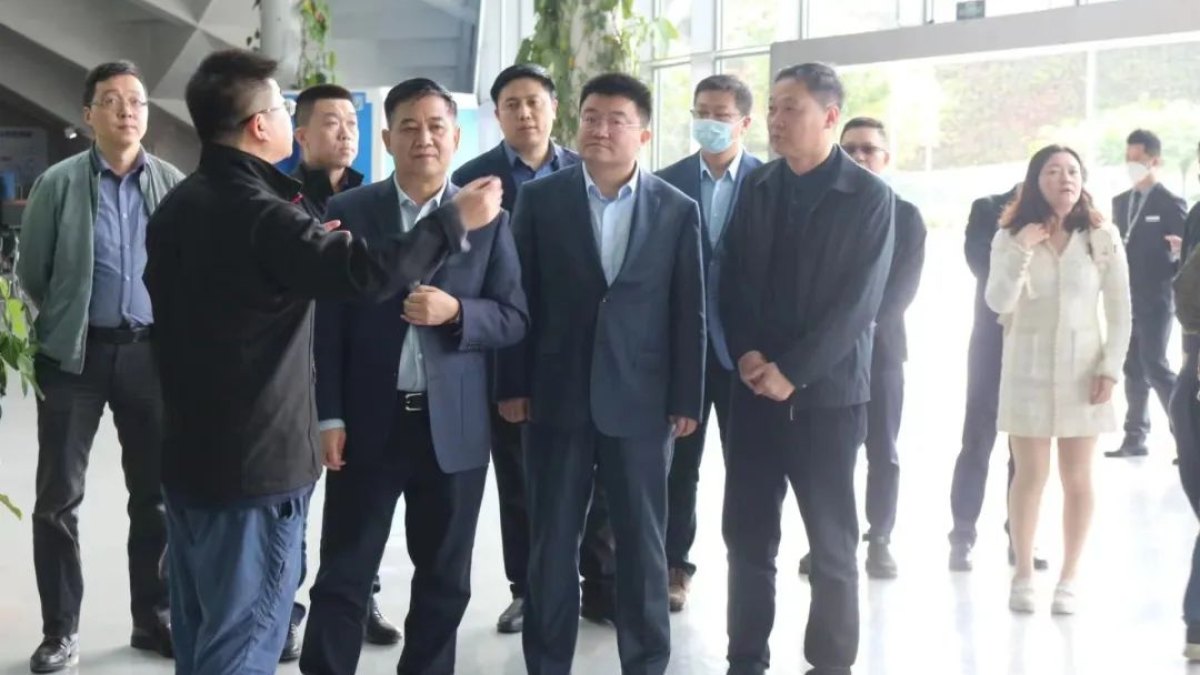 王亚杰书记赴华大基因参访考察深化合作
