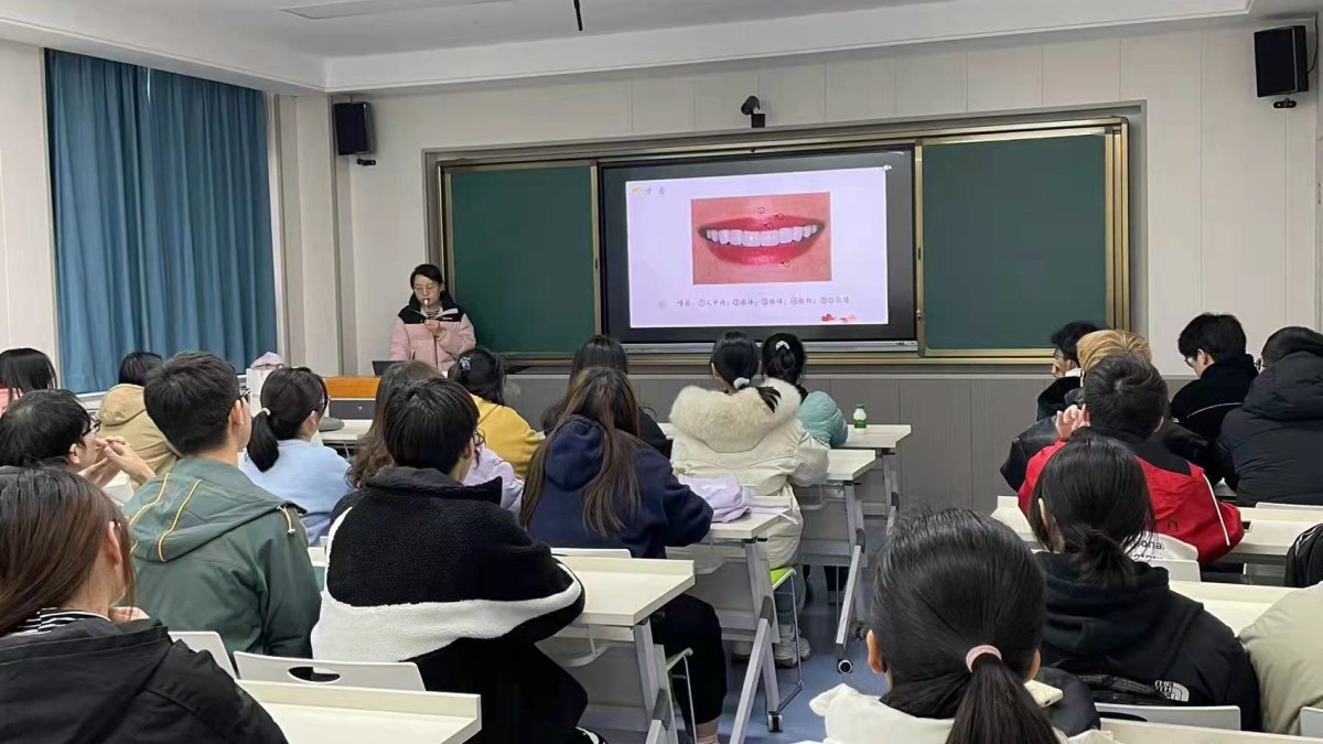 医学院直属党支部联合西安美奥口腔医院开展幼儿口腔义诊服务