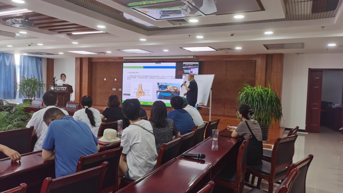 我院举行2022年附属医院教师专业技能考试专题培训