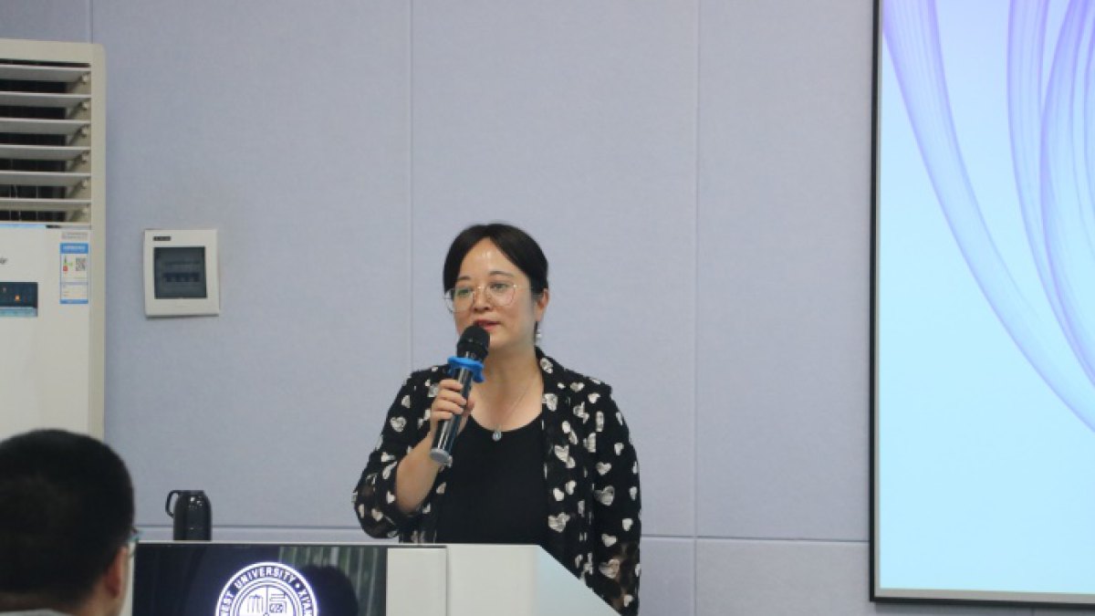 冯筠教授为临床医学生做“人工智能成就新一代智慧医生”学术报告
